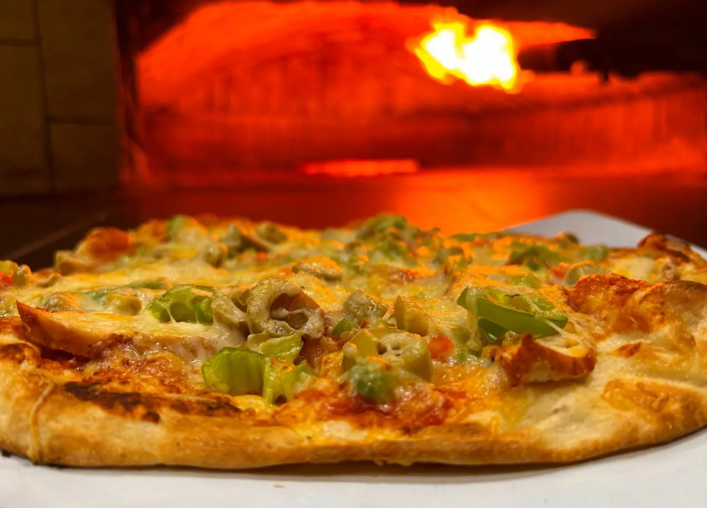 بيتزا عيمك ستيك - بيتزا طابون مع قطع الستيك الطازجة